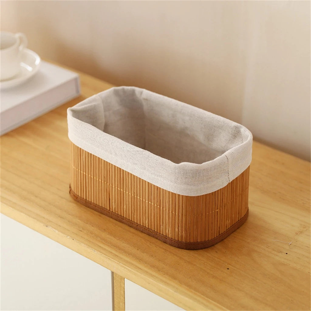 Os três cestos encaixados um dentro do outro, demonstrando facilidade de armazenamento quando não estão em uso.