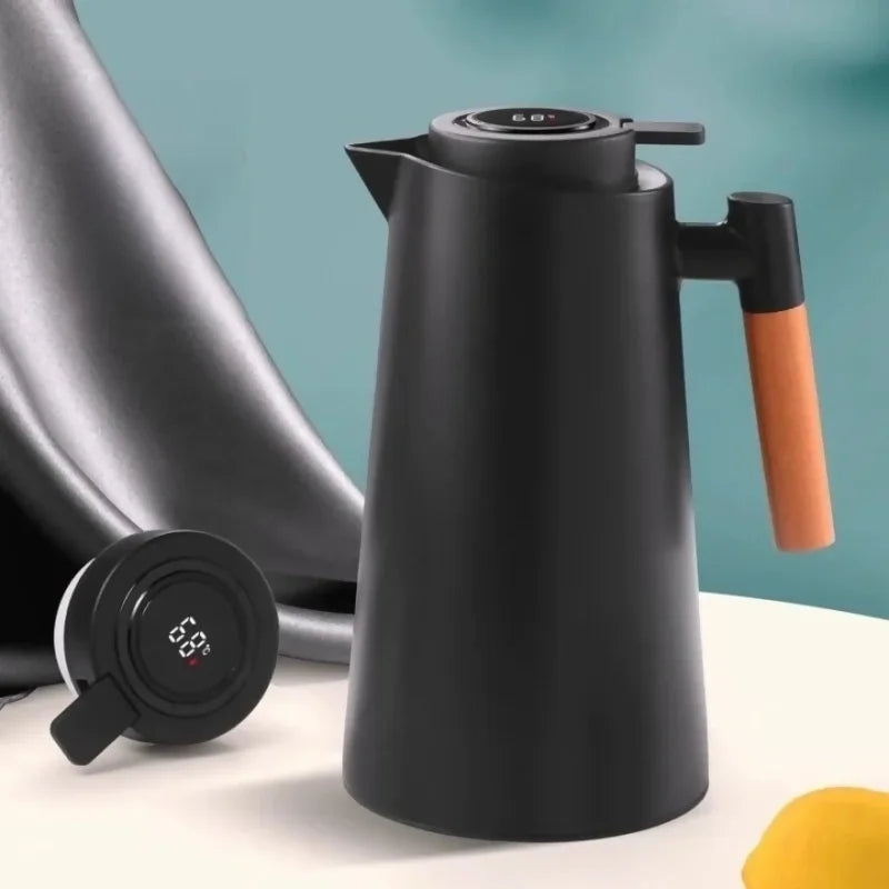 Garrafa Térmica Digital TempView prática para atividades ao ar livre.