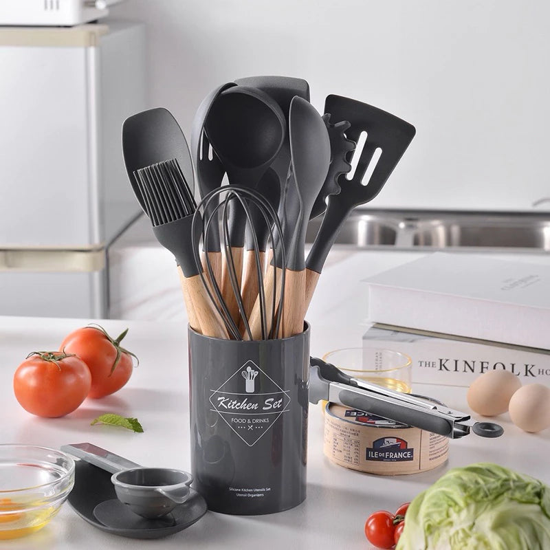 Jogo de Utensílios de Cozinha com 12 Peças em Silicone e Cabo de Madeira