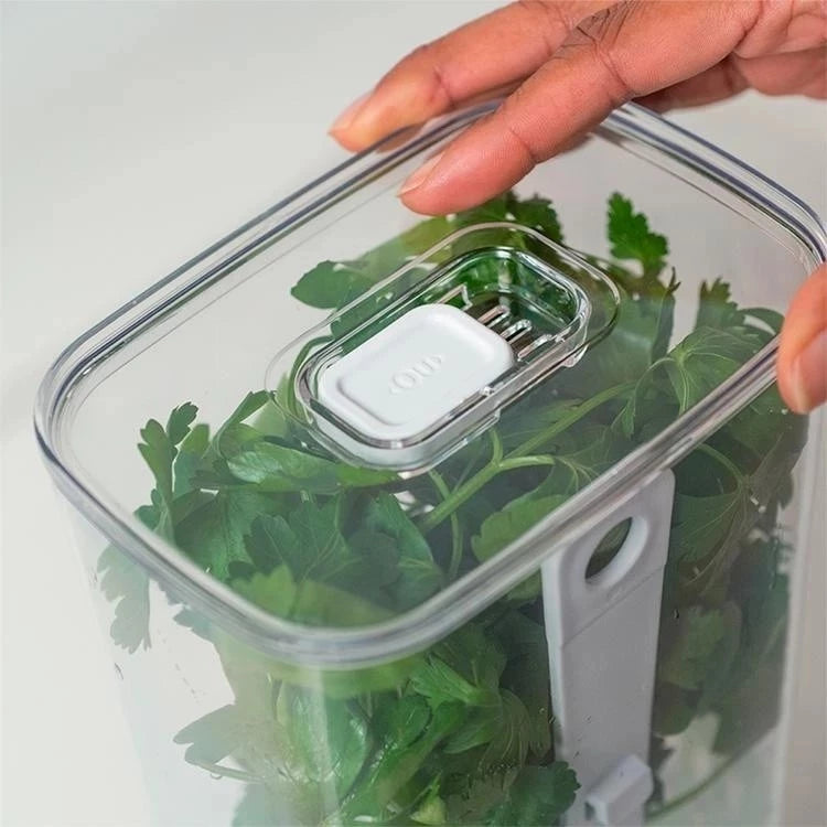 Tampa com fecho hermético e válvula de ventilação ajustável para controlar a humidade dentro do organizador.