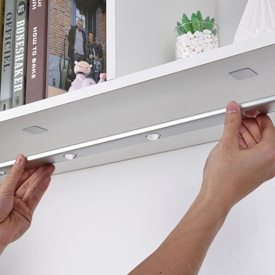 Luminária LED Ultra Fina com Sensor de Movimento