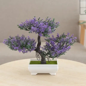 Bonsai decorativo de seda colocado sobre uma mesa, ideal para espaços sofisticados.