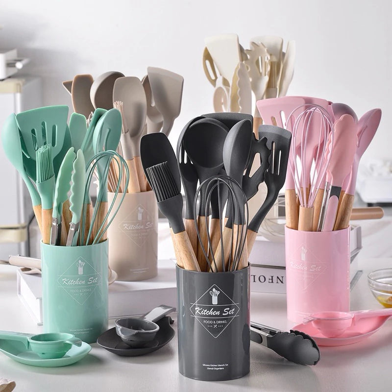 Jogo de Utensílios de Cozinha com 12 Peças em Silicone e Cabo de Madeira