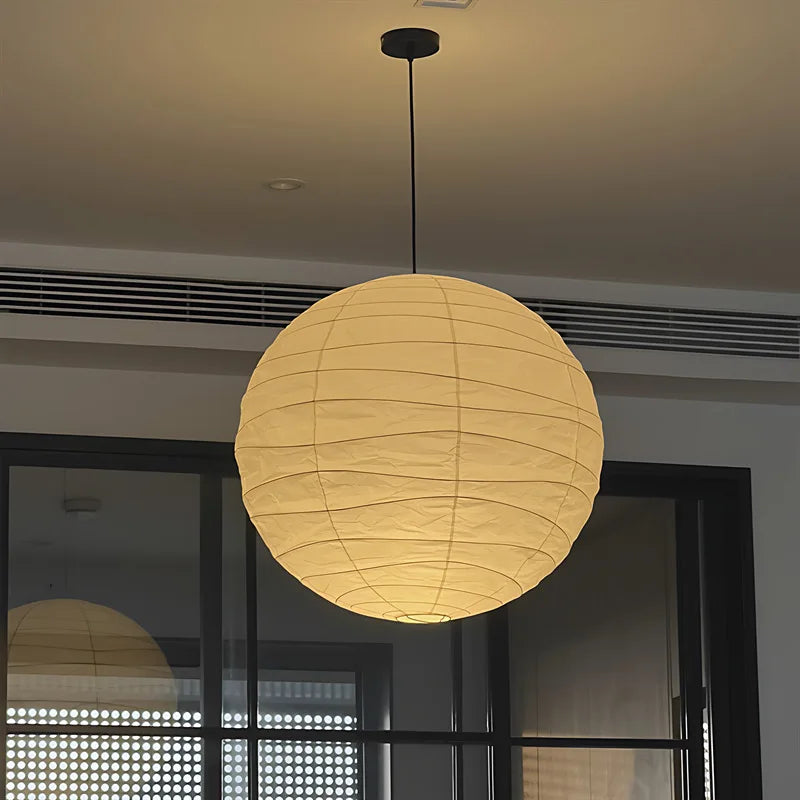 Luminária Pendente Wabi-Sabi em destaque, com design minimalista e natural.