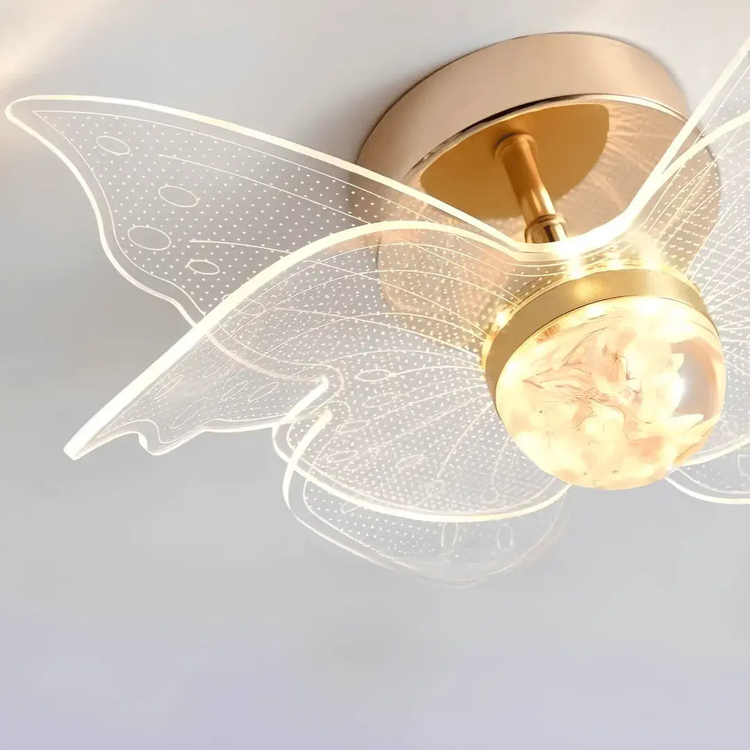 Luminária suspensa em formato de borboleta, ideal para quartos infantis e decorativos.